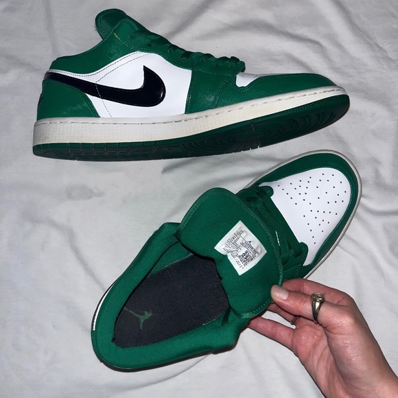 Jordan Nike Dunk Low (GS) "Varsity Green" White Green - Picture 5 of 5